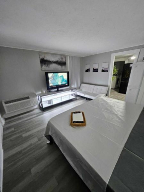 Cozy Studio with King Bed at Central Louisville